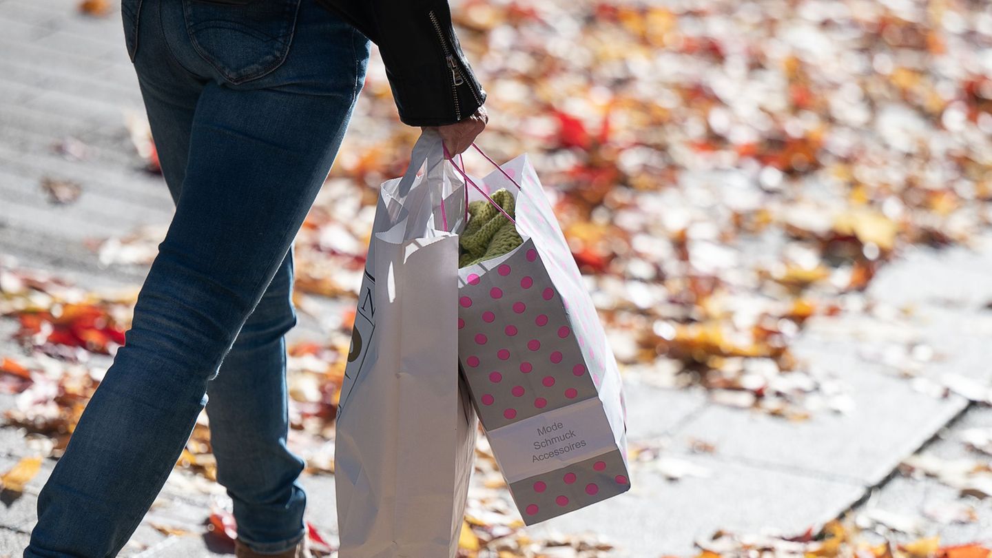 Wie wohlhabend man ist, hängt nicht nur am Einkommen. (Symbolbild) Foto: Sebastian Gollnow/dpa