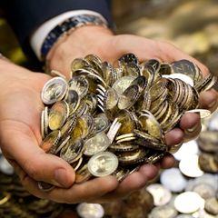 Wie wohlhabend man ist, hängt nicht nur am Einkommen. (Symbolbild) Foto: Sven Hoppe/dpa