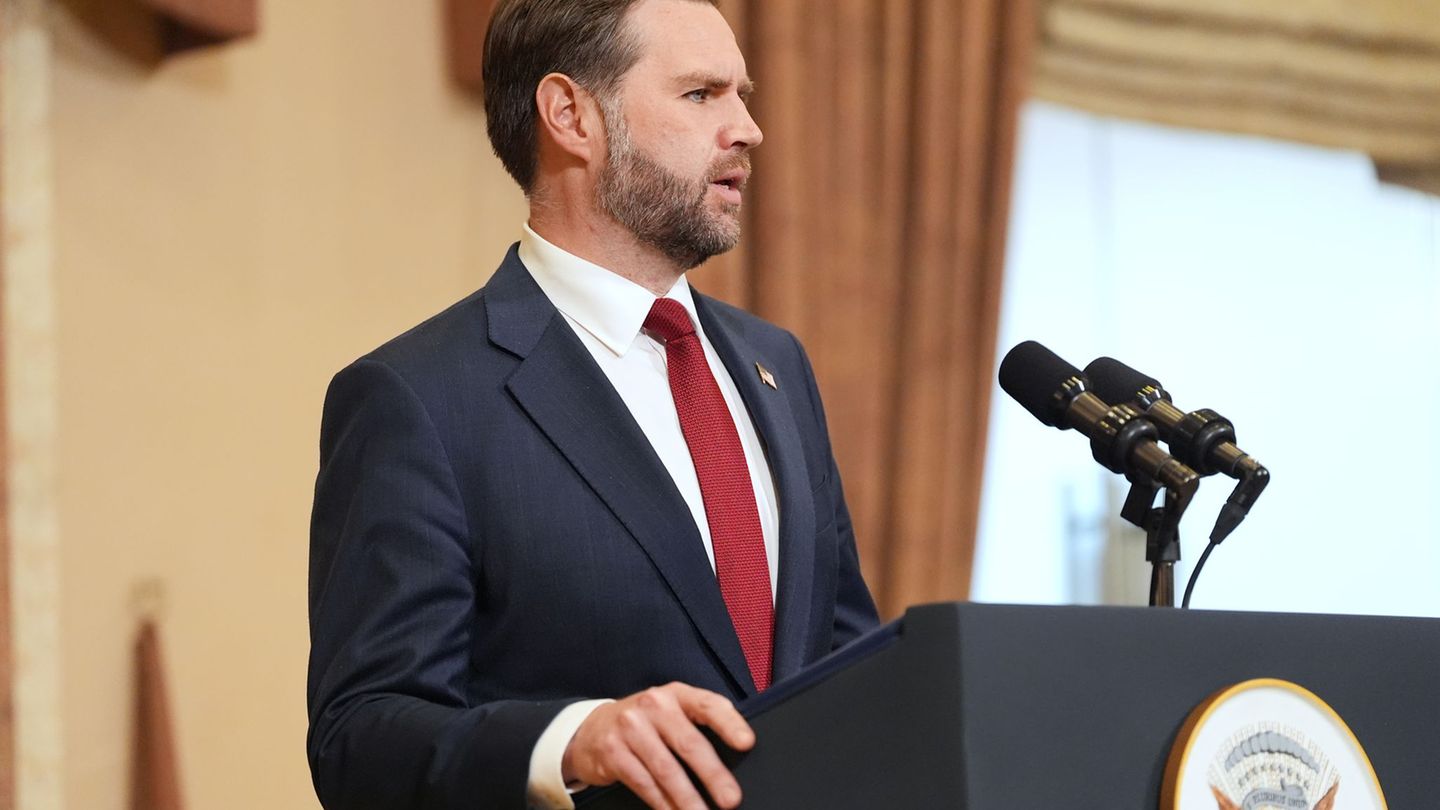 JD Vance kehrt ohne greifbares Ergebnis in die USA zurück. Foto: Jacquelyn Martin/POOL AP/AP/dpa