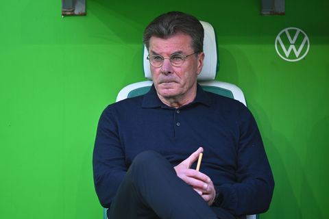 Dieter Hecking wartet mit dem VfL Wolfsburg weiter auf den ersten Sieg unter seiner Regie. Foto: Swen Pförtner/dpa
