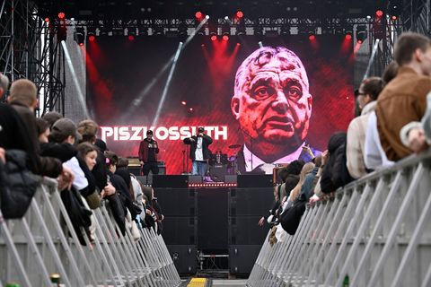 Ministerpräsident VIktor Orban muss bei der Wahl in Ungarn um seine Macht bangen. Foto: Denes Erdos/AP/dpa