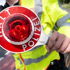 Die Polizei in Mecklenburg-Vorpommern setzt kleine, flexible Teams im Rahmen der "Speedweek" ein. (Symbolbild) Foto: Boris Roess