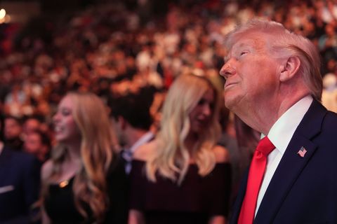 US-Präsident Donald Trump besucht die UFC-Veranstaltung in Miami. Foto: Julia Demaree Nikhinson/AP/dpa