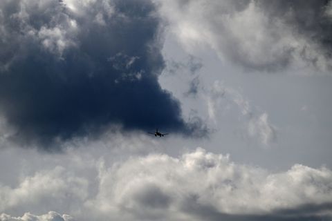Dichte Wolkendecke und Regen in den kommenden Tagen erwartet. (Archivbild) Foto: Federico Gambarini/dpa