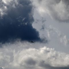 Dichte Wolkendecke und Regen in den kommenden Tagen erwartet. (Archivbild) Foto: Federico Gambarini/dpa