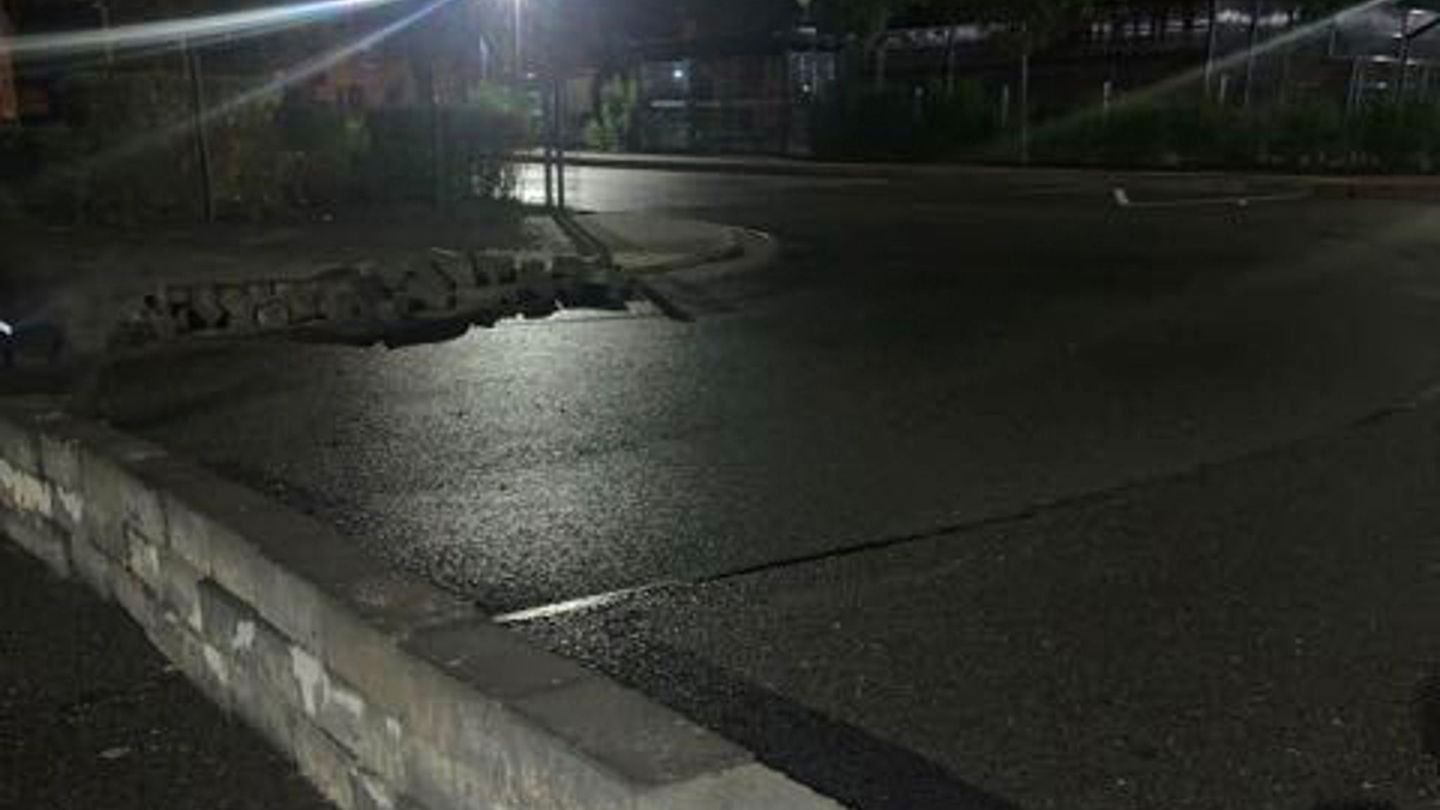 Landkreis Schaumburg: Unbekannte bauen Steinmauer über Busbahnhof-Fahrbahn