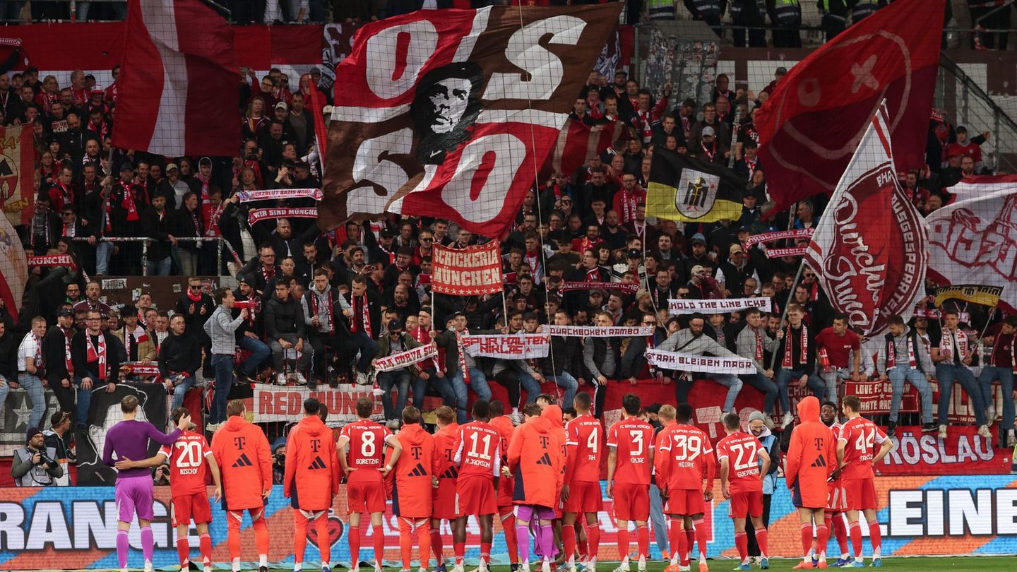 Bayern-Jubel nach dem 5:0 beim FC St. Pauli. Foto: Christian Charisius/dpa