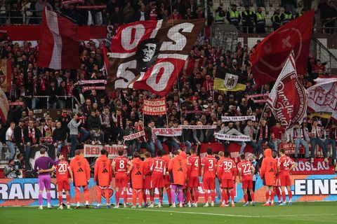 Bayern-Jubel nach dem 5:0 beim FC St. Pauli. Foto: Christian Charisius/dpa