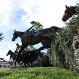 Paul Townend auf seinem Pferd „I Am Maximus“ während des Randox Grand National Handicap Rennens