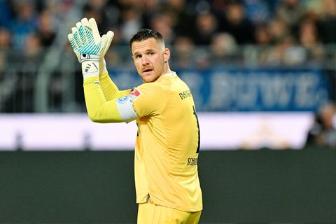 Kapitän Marcel Schuhen will mit den Lilien weiter am Aufstiegstraum arbeiten. Foto: Uwe Anspach/dpa