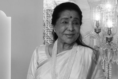 Asha Bhosle wurde in Indien durch ihre Filmsongs zur Ikone.