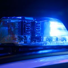 Bei einem Unfall in Oberschleißheim kam ein 22-Jähriger ums Leben. (Symbolbild) Foto: Julian Stratenschulte/dpa