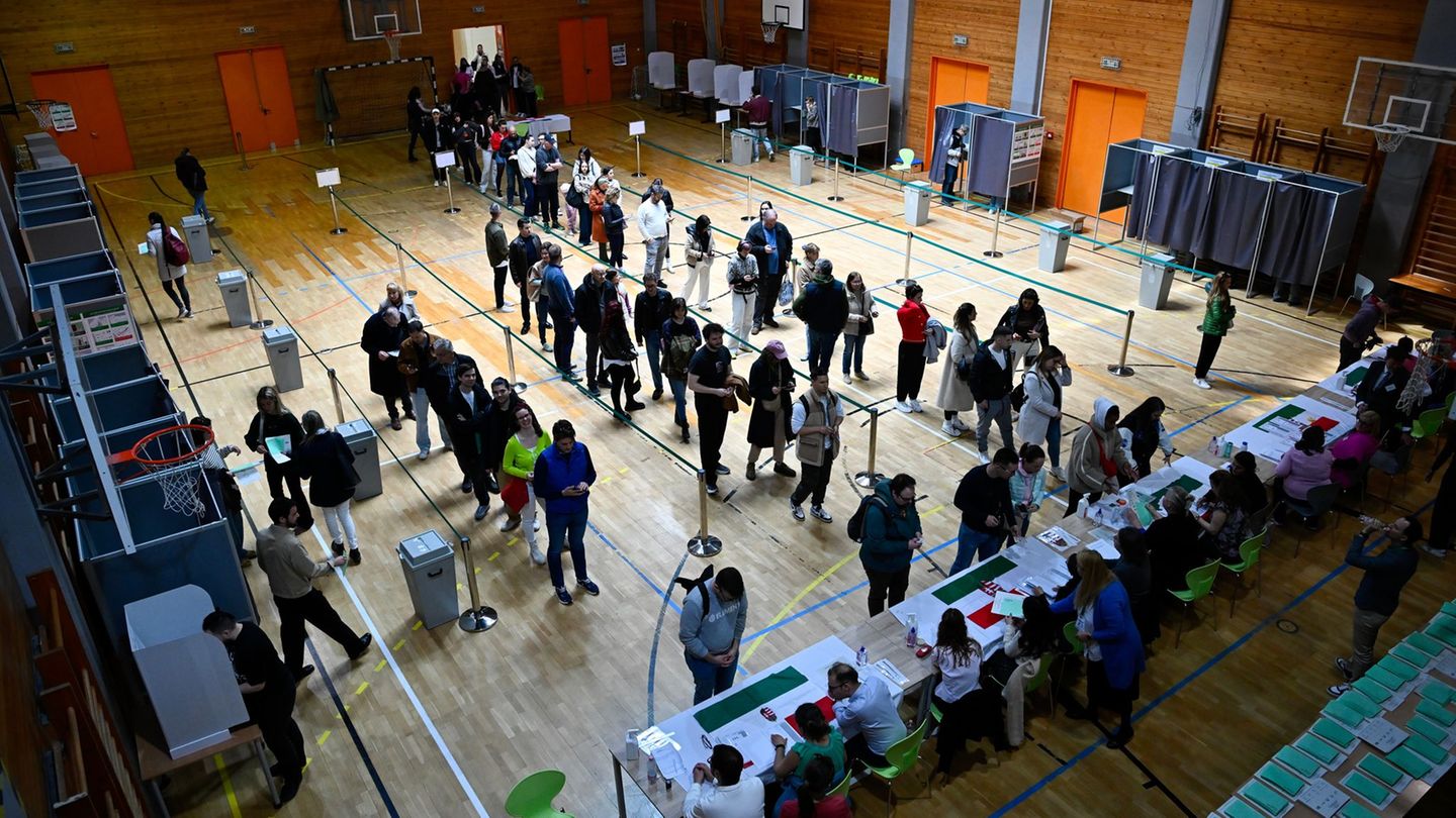 Historische Wahl: Hohe Beteiligung bei Parlamentswahl in Ungarn