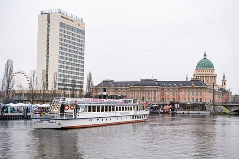An diesem Wochenende starten die Dampfer in Potsdam in die Hauptsaison. Foto: Fabian Sommer/dpa