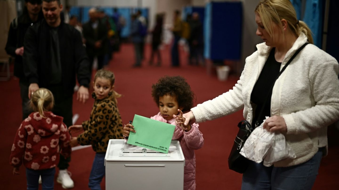Stimmabgabe in einem Wahllokal in Ungarn