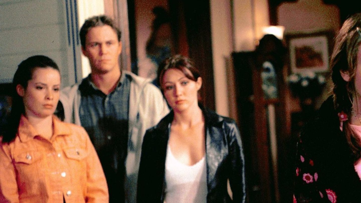 Brian Krause und Shannen Doherty (r.) spielten nebeneinander in "Charmed - Zauberhafte Hexen".