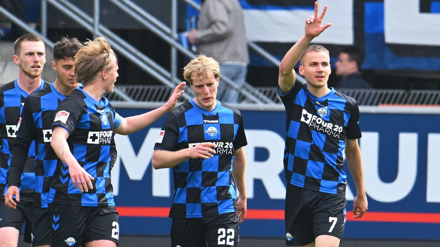 Filip Bilbija (r) erzielte in der ersten Halbzeit drei Tore. Foto: Swen Pförtner/dpa