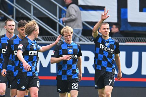 Filip Bilbija (r) erzielte in der ersten Halbzeit drei Tore. Foto: Swen Pförtner/dpa
