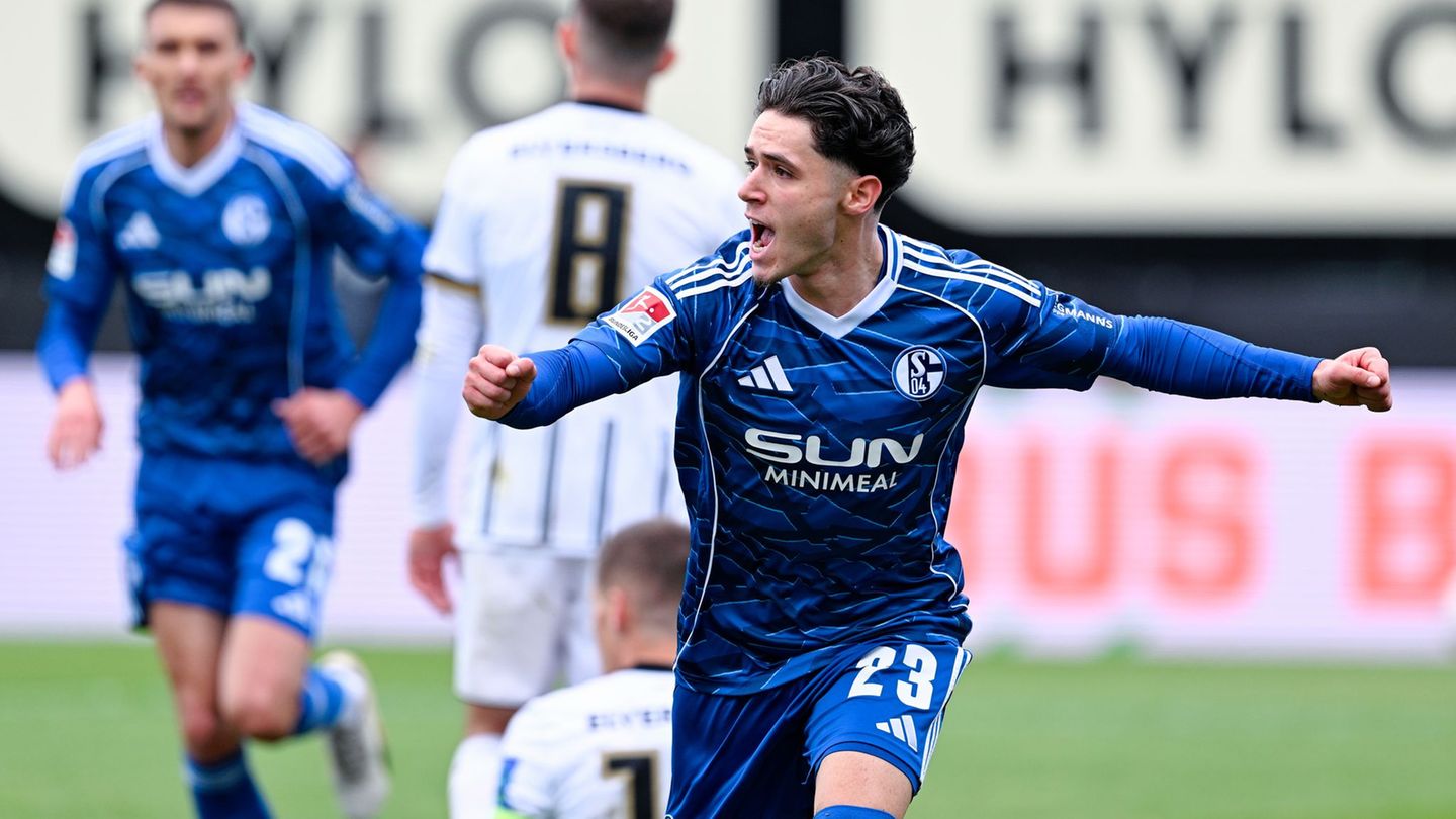 Schalke siegt in Unterzahl in Elversberg. Foto: Uwe Anspach/dpa