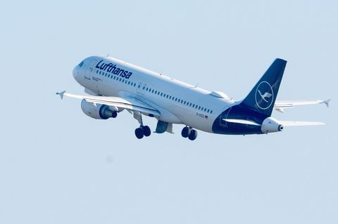 Wegen eines zweitägigen Pilotenstreiks bei der Lufthansa fallen zum Wochenstart viele Flüge aus