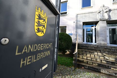 Auch die Politik dürfte den Prozess um die Schüsse von Tamm verfolgen. (Archivbild) Foto: Bernd Weißbrod/dpa