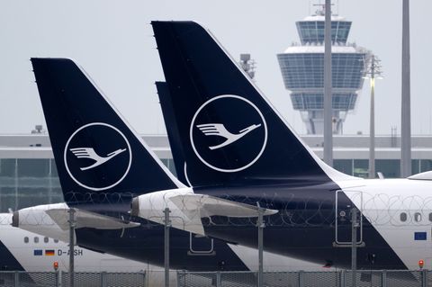 Wegen eines Streiks von Piloten der Lufthansa-Gruppe entfallen am Münchner Flughafen am Montag und Dienstag insgesamt etwa 710 S