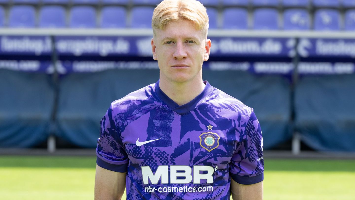 Aues Erik Weinhauer traf gegen Verl zum Ausgleich. Foto: Sebastian Kahnert/dpa