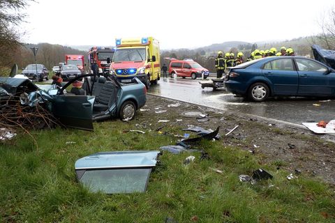 Ein 71-Jähriger war mit seinem Auto ins Schleudern geraten. Foto: Bernd März/extremwetter.tv/dpa