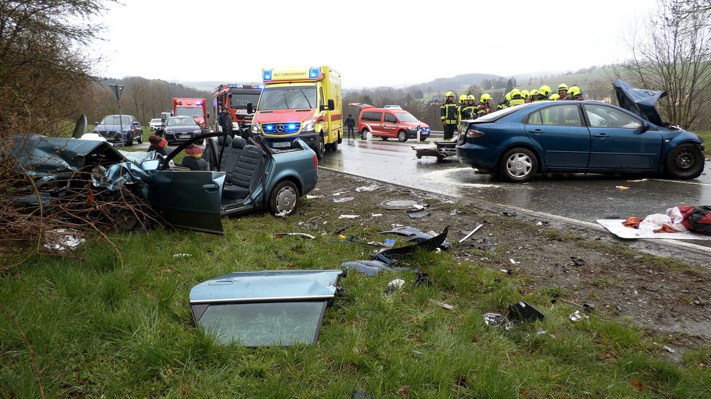 Ein 71-Jähriger war mit seinem Auto ins Schleudern geraten. Foto: Bernd März/extremwetter.tv/dpa