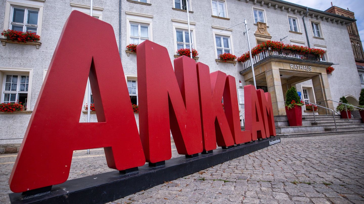 Michael Galander (Initiativen für Anklam) bleibt Bürgermeister von Anklam. Er hat die Bürgermeisterwahl klar gewonnen. (Archivbi