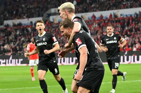 Torjubel der Freiburger: Ginter legt vor, Höler verwandelt. Foto: Torsten Silz/dpa