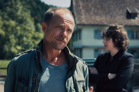 "Die Toten vom Bodensee: Schicksalsrad": Micha Oberländer (Matthias Koeberlin, l.) und Mara Eisler (Anna Werner Friedmann) sta