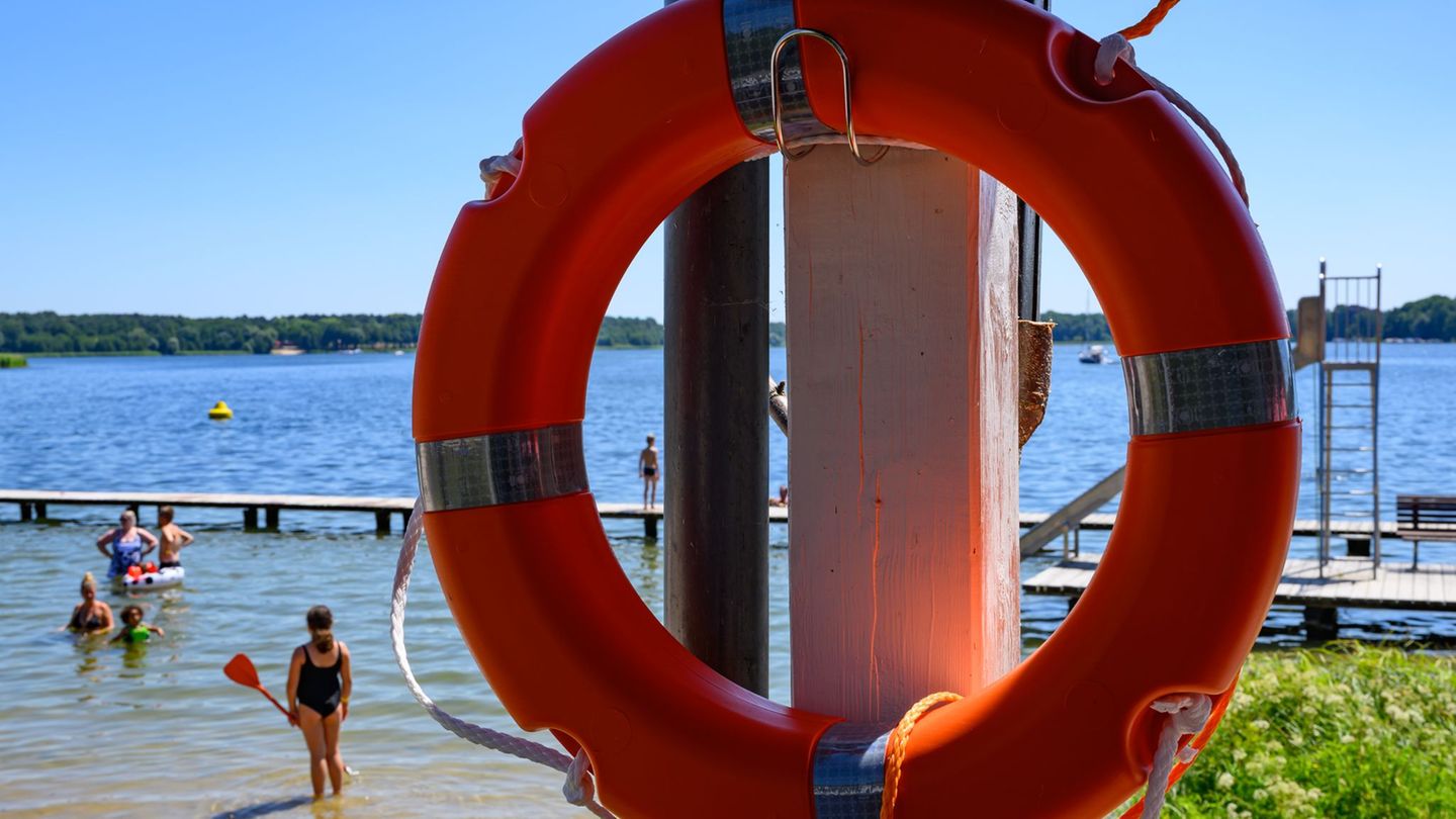 Sicherheit: Badesaison startet: Rettungsschwimmer dringend gesucht