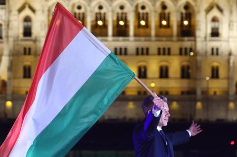 Machtwechsel in Ungarn: Der ungarische Oppositionsführer Péter Magyar errang einen klaren Wahlsieg