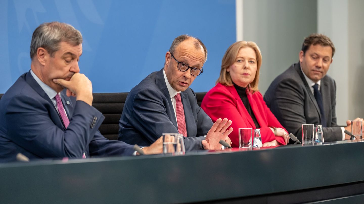 Die Spitzen der Koalition haben lange über eine gemeinsame Position zum Verbrenner-Aus gestritten - nun wurde eine Einigung gefu