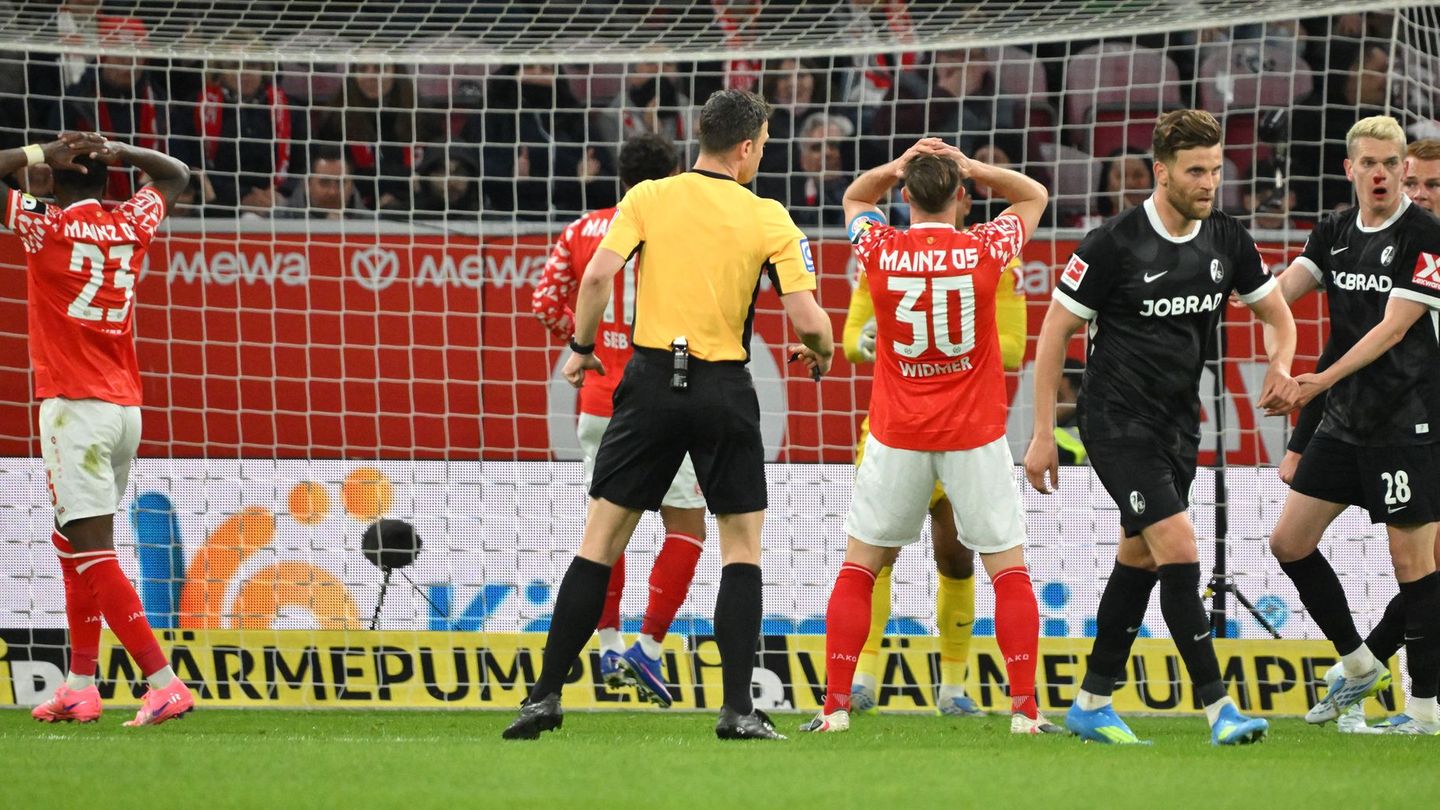 Großer Kampf, wenig Highlights: Mainz und Freiburg im Liga-Duell. Foto: Torsten Silz/dpa
