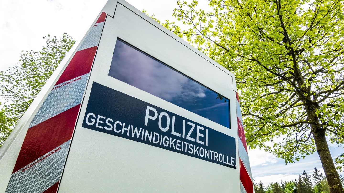 Mobile Blitzer sind auch beim aktuellen Blitzermarathon verstärkt im Einsatz. Wie teuer es wird, wenn diese auslösen, ist im Bußgeldkatalog geregelt.