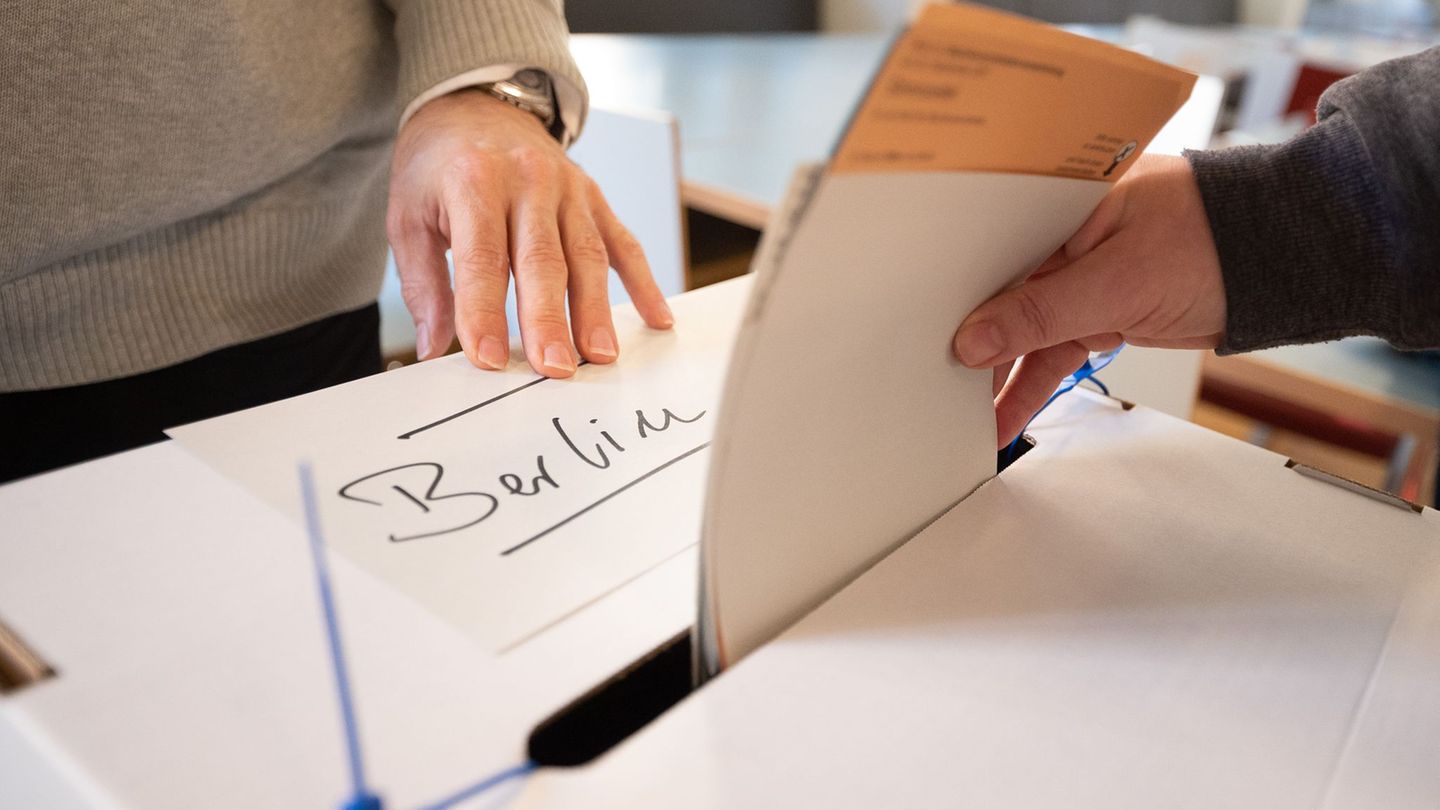 Es fehlen noch etwa 9.000 Wahlhelfer. (Symbolbild) Foto: Sebastian Gollnow/dpa