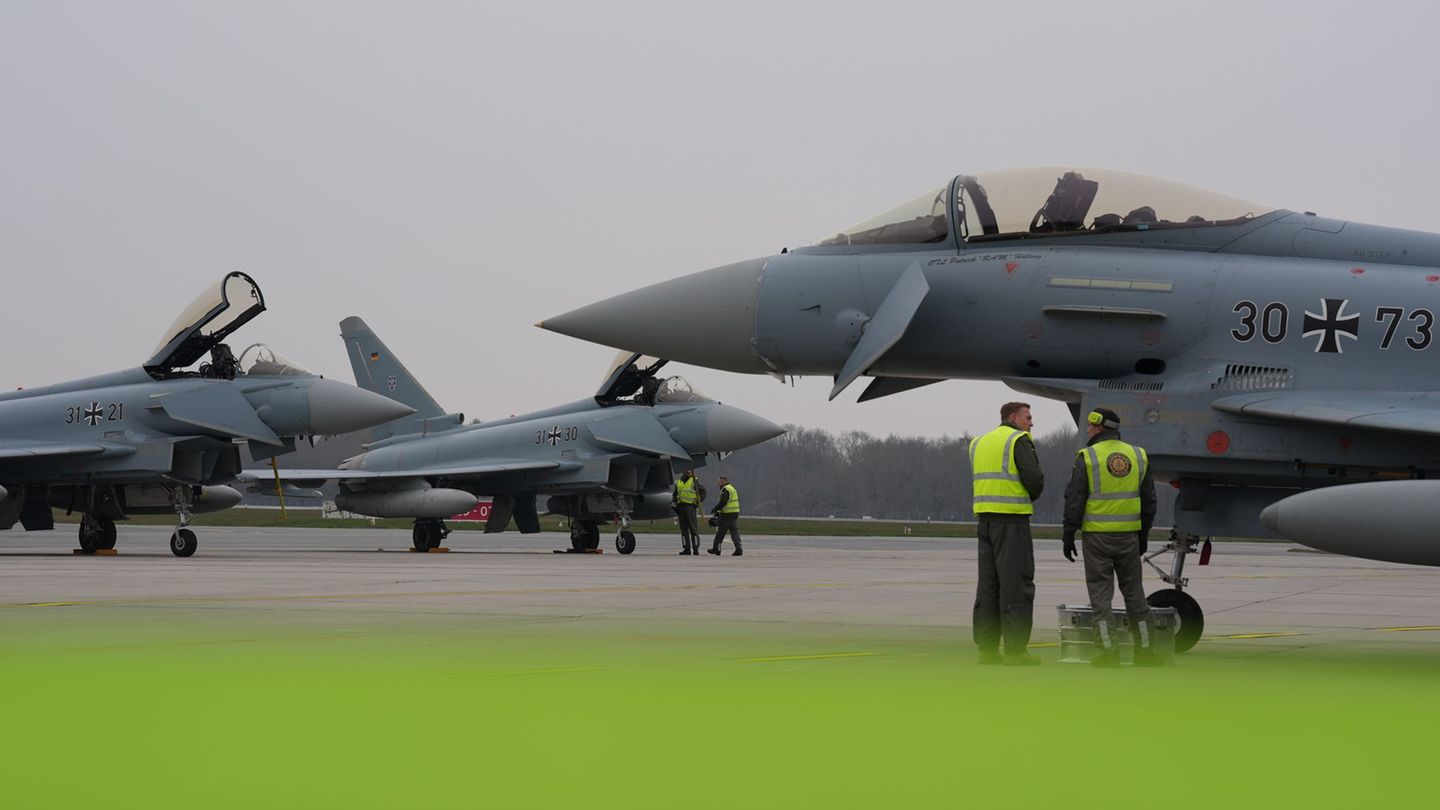 Die ersten Eurofighter der Luftwaffe sind am Montag auf dem Flughafen Lübeck gelandet. Foto: Marcus Brandt/dpa