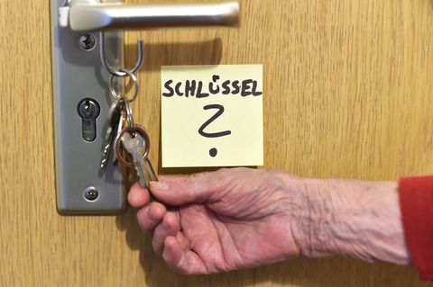 Die Zahl der Demenzkranken in Hamburg wird nach einer Prognose der Barmer Krankenkasse bis 2040 um rund 20 Prozent steigen. (Sym