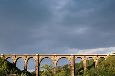 Mit dem Göhrener Viadukt überquert die Bahnstrecke Leipzig-Chemnitz die Zwickauer Mulde. Seit Jahren wird um den Ausbau der wich