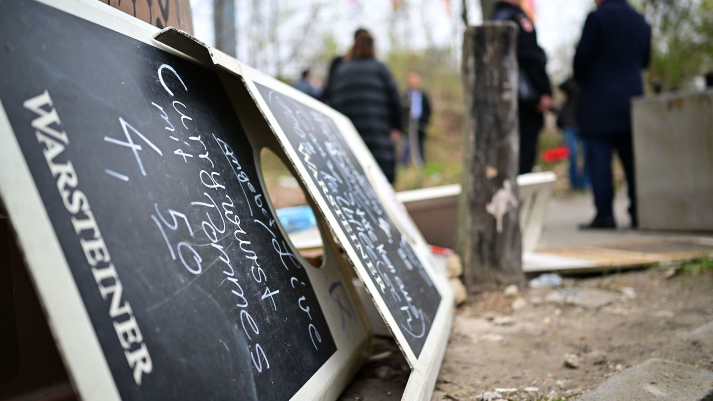 Der Bezirk Neukölln will illegal abgeladenen Müll nicht hinnehmen. Foto: Sebastian Christoph Gollnow/dpa