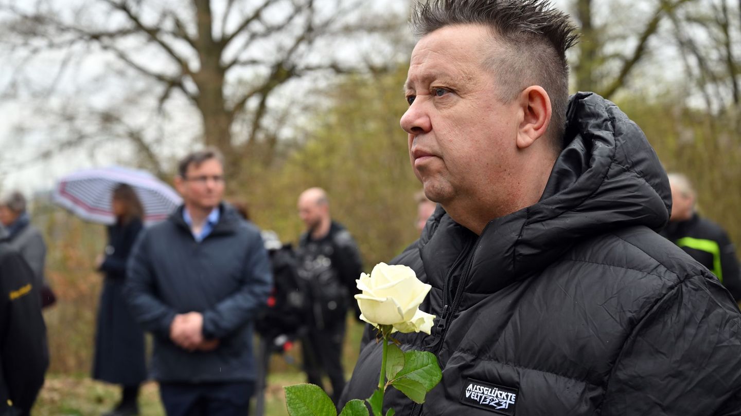 "Prinzen"-Sänger und Autor Sebastian Krumbiegel hielt die Gedenkrede zur Erinnerung an die Befreiung des KZ Mittelbau-Dora vor 8