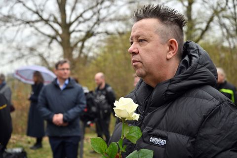 "Prinzen"-Sänger und Autor Sebastian Krumbiegel hielt die Gedenkrede zur Erinnerung an die Befreiung des KZ Mittelbau-Dora vor 8