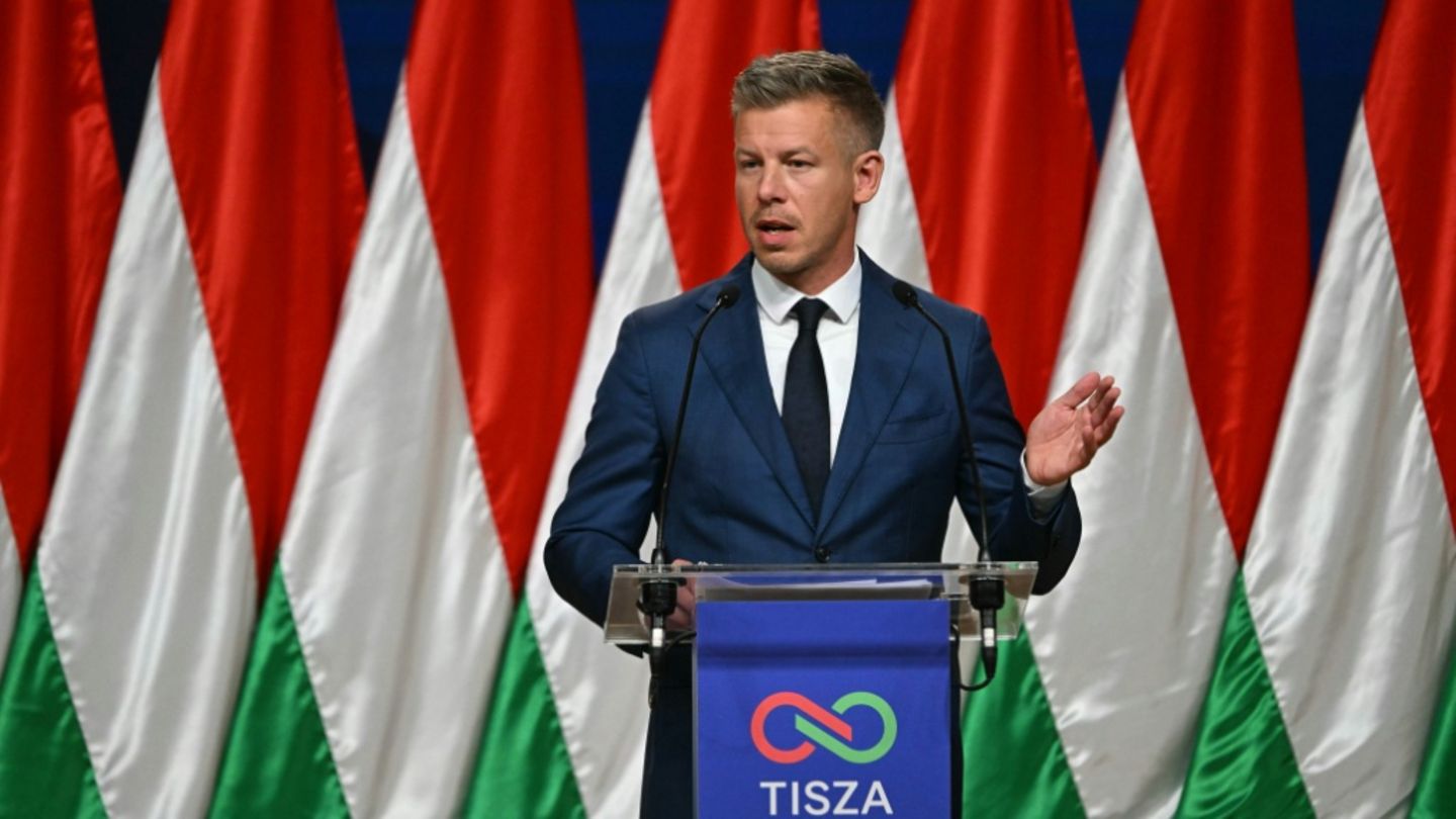 Magyar bei seiner Pressekonferenz in Budapest
