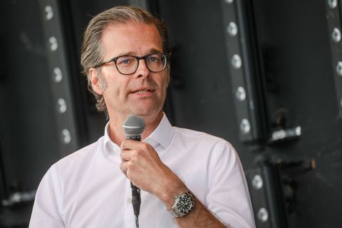 Holger Siegmund-Schultze und der KSC sind darum bemüht, die Wogen zu glätten. Foto: Christoph Schmidt/dpa