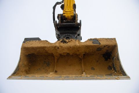 Mit einem gestohlenen Bagger haben Unbekannte Straßen im Landkreis Celle beschädigt. (Symbolbild) Foto: Klaus-Dietmar Gabbert/dp