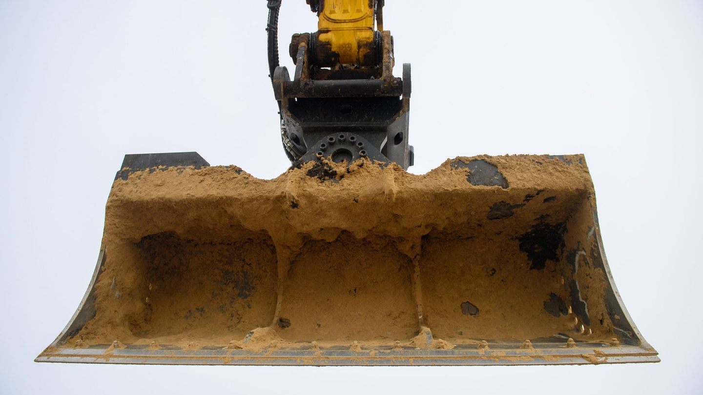 Mit einem gestohlenen Bagger haben Unbekannte Straßen im Landkreis Celle beschädigt. (Symbolbild) Foto: Klaus-Dietmar Gabbert/dp