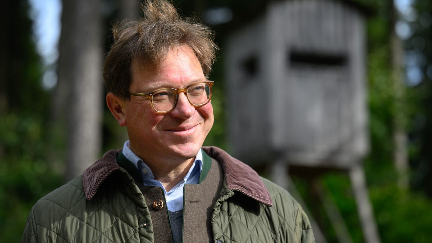 Landwirtschaftsminister Georg-Ludwig von Breitenbuch (CDU) freut sich über immer mehr umweltbewusste Landwirte. (Archivbild) Fot