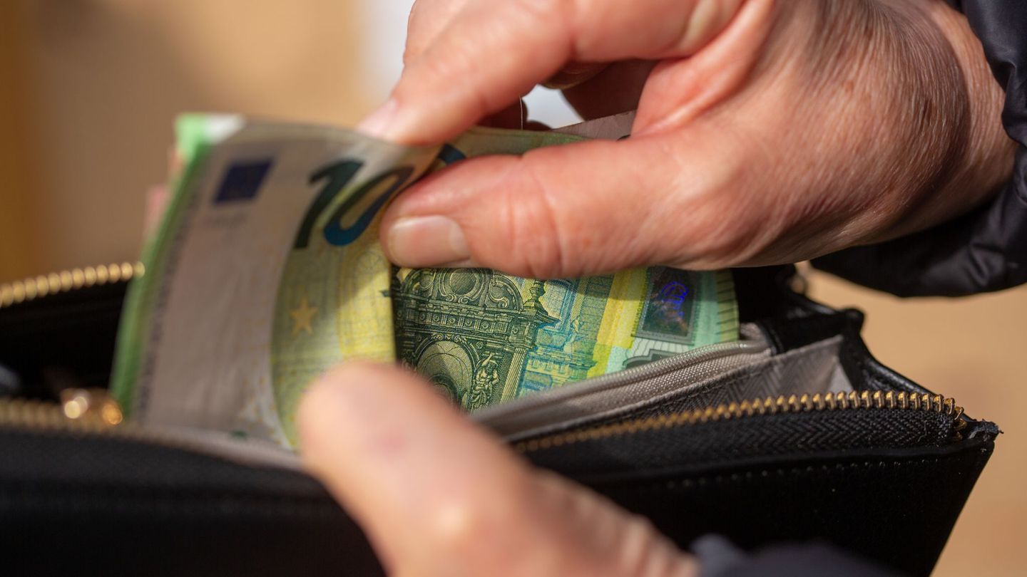 Frauen leben in Rheinland-Pfalz seltener von Lohnarbeit als Männer. (Symbolbild) Foto: Fernando Gutierrez-Juarez/dpa